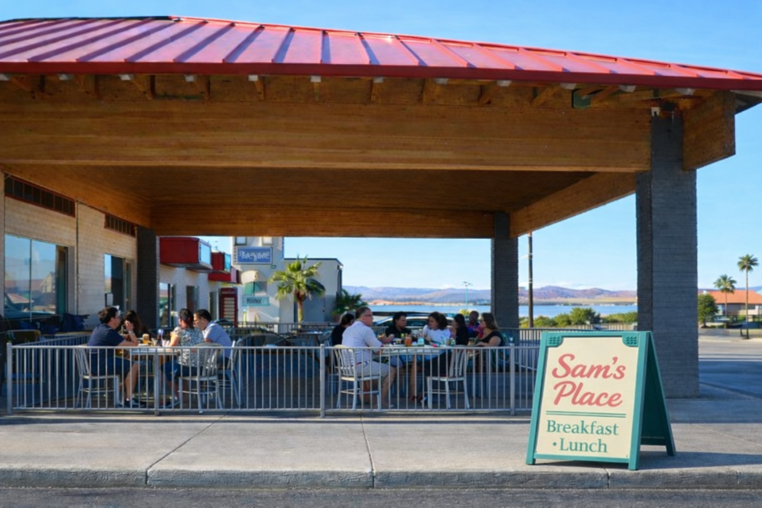 Pet-Friendly Outdoor Dining in Lake Havasu: Relax at Sam’s Place